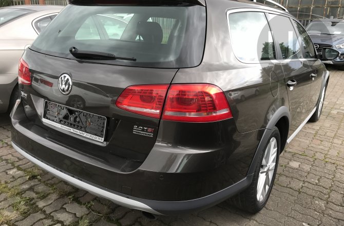 объявление о продаже Volkswagen Passat 2013 года