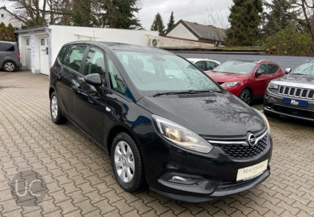 Opel Zafira 2017 года