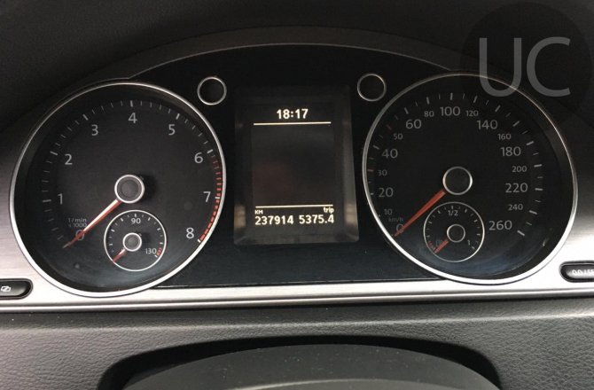 подержанный авто Volkswagen Passat 2012 года