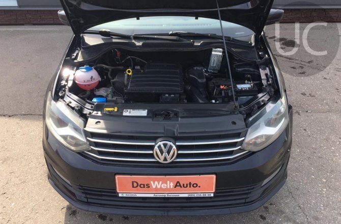подержанный авто Volkswagen Polo 2016 года