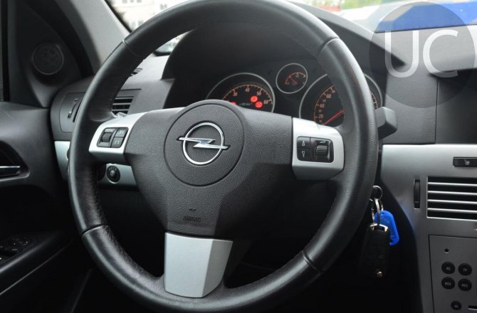 Opel Astra 2014 года за 630 000 рублей