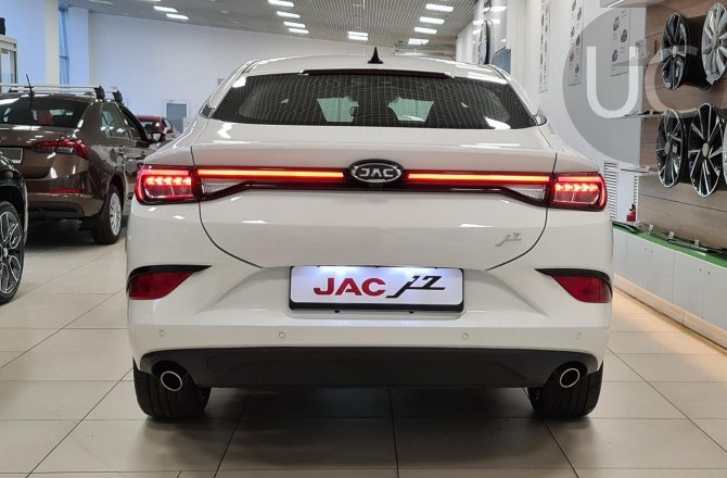 купить б/у автомобиль JAC J7 2022 года