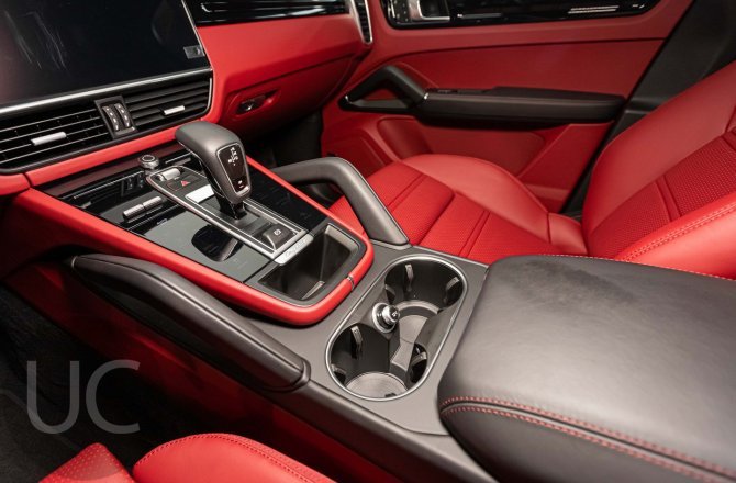 купить б/у автомобиль Porsche Cayenne 2022 года