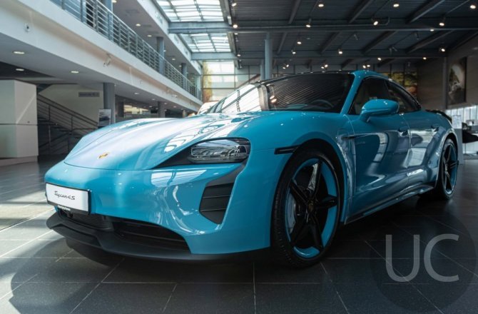 подержанный авто Porsche Taycan 2022 года