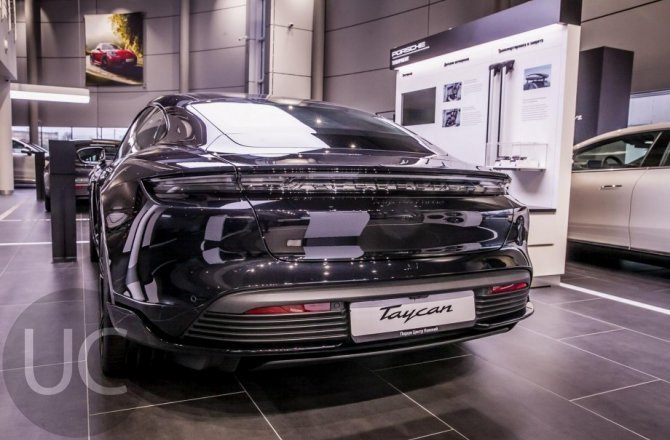Porsche Taycan 2021 года за 17 997 950 рублей