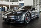 подержанный авто Porsche Taycan 2022 года
