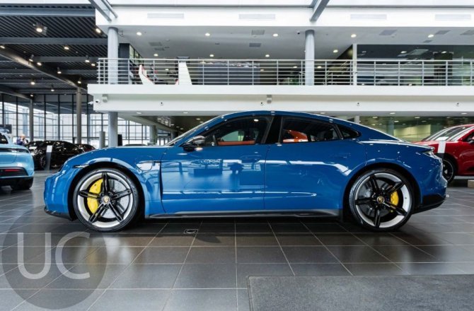 Porsche Taycan 2021 года за 20 885 512 рублей
