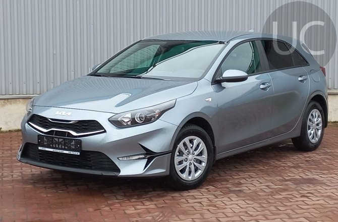 подержанный авто Kia Ceed 2022 года
