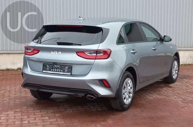 купить б/у автомобиль Kia Ceed 2022 года