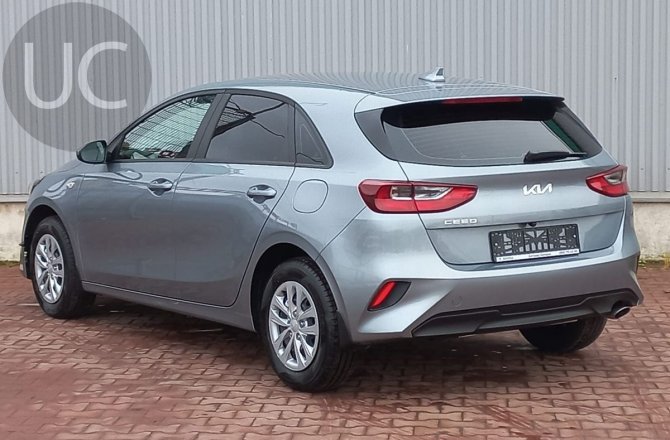 подержанный авто Kia Ceed 2022 года