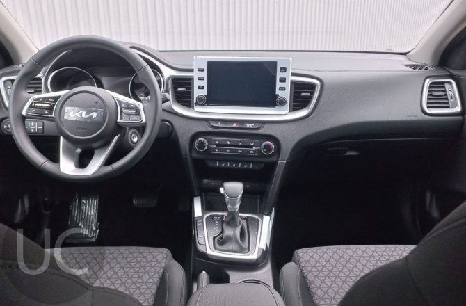 купить б/у автомобиль Kia Ceed 2022 года