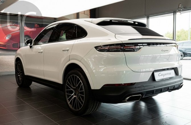 подержанный авто Porsche Cayenne 2022 года