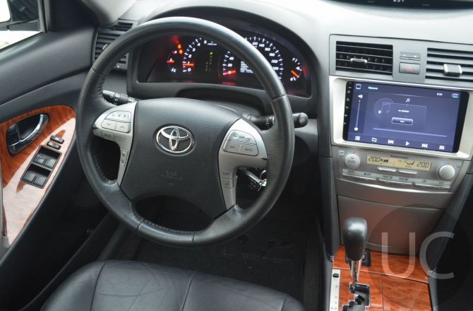купить Toyota Camry с пробегом, 2010 года