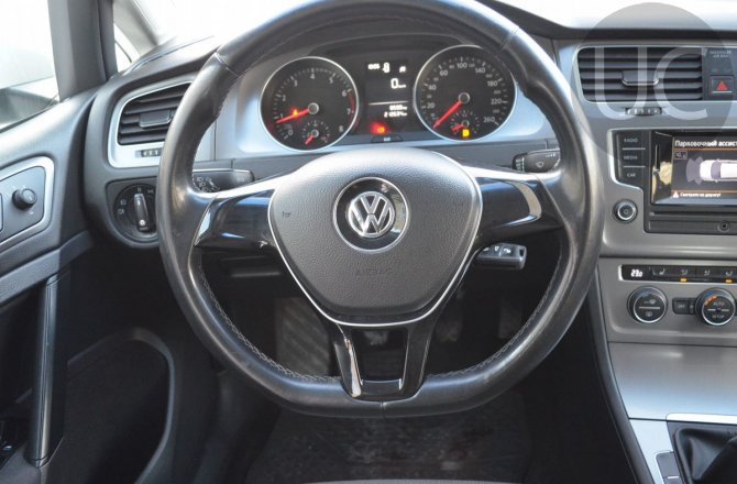 купить б/у автомобиль Volkswagen Golf 2013 года