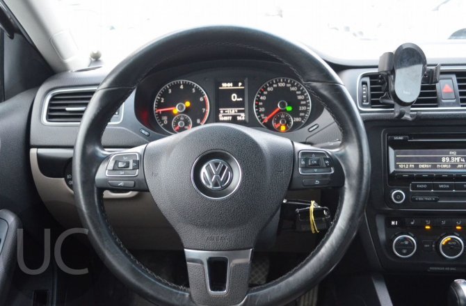 подержанный авто Volkswagen Jetta 2013 года