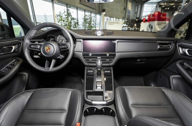 Porsche Macan 2022 года за 9 800 000 рублей