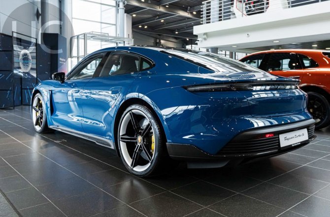 купить б/у автомобиль Porsche Taycan 2021 года