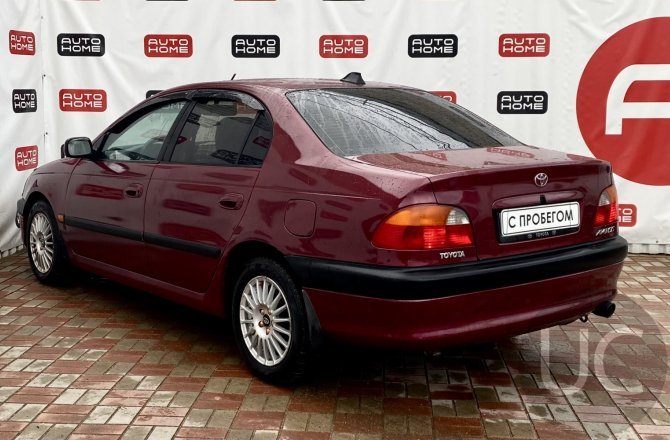 Toyota Avensis 1999 года за 284 990 рублей