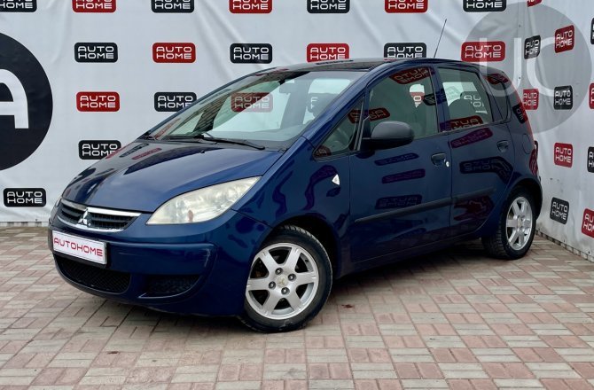 подержанный авто Mitsubishi Colt 2004 года