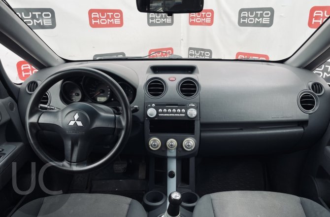 подержанный авто Mitsubishi Colt 2004 года