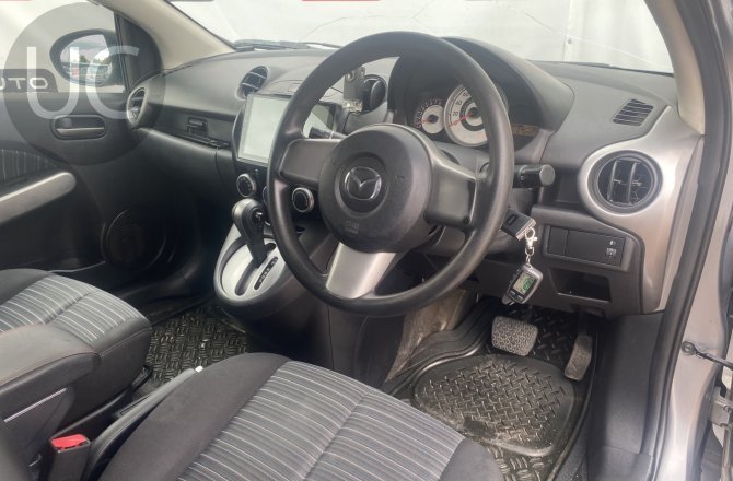 подержанный авто Mazda Demio 2009 года