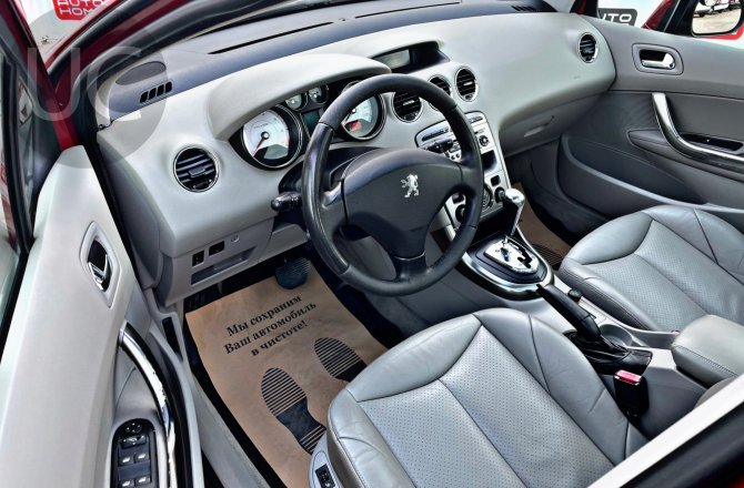 подержанный авто Peugeot 308 2008 года