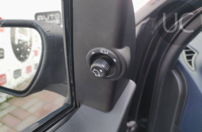 подержанный авто Ford Fiesta 2006 года