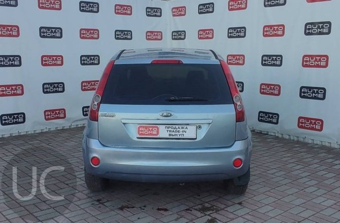 купить б/у автомобиль Ford Fiesta 2006 года