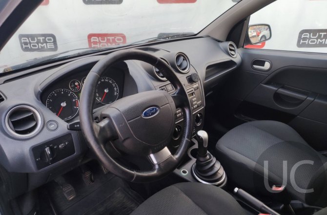 подержанный авто Ford Fiesta 2006 года