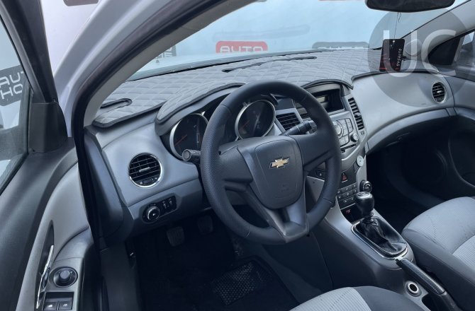 подержанный авто Chevrolet Cruze 2010 года