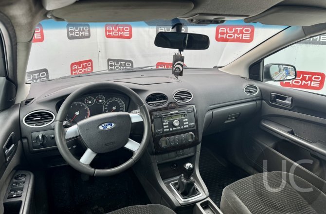 подержанный авто Ford Focus 2005 года