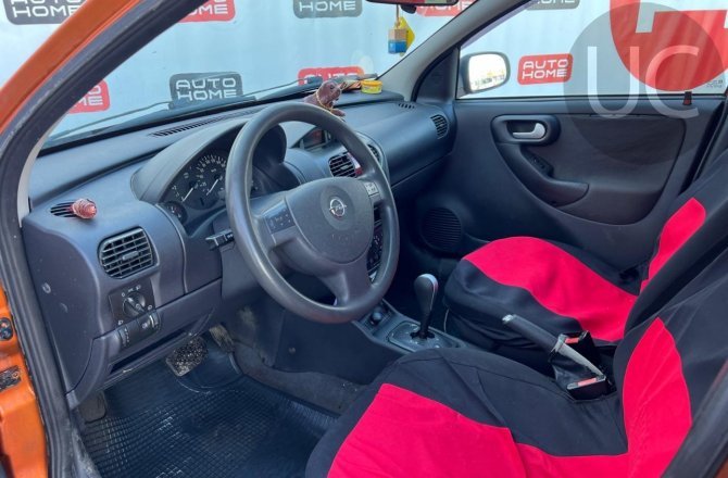 подержанный авто Opel Corsa 2003 года