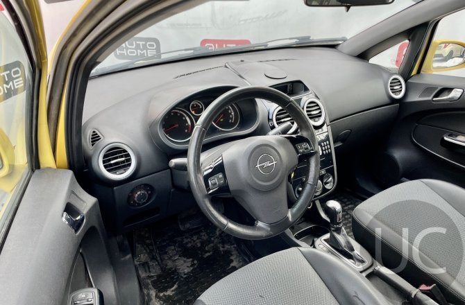 подержанный авто Opel Corsa 2008 года