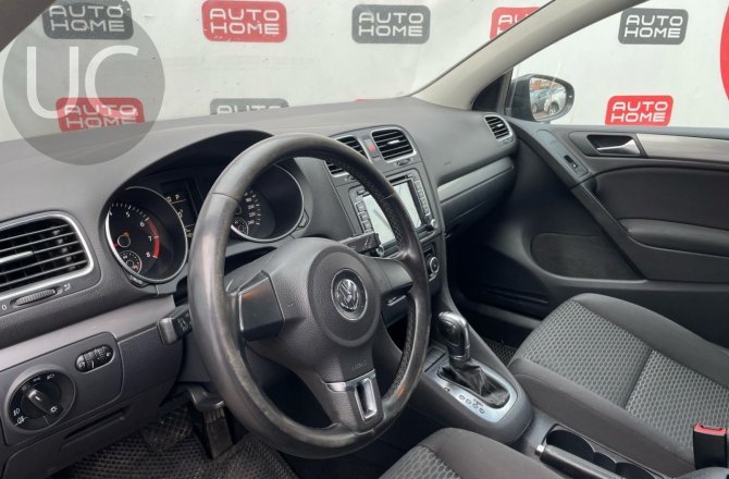 подержанный авто Volkswagen Golf 2012 года