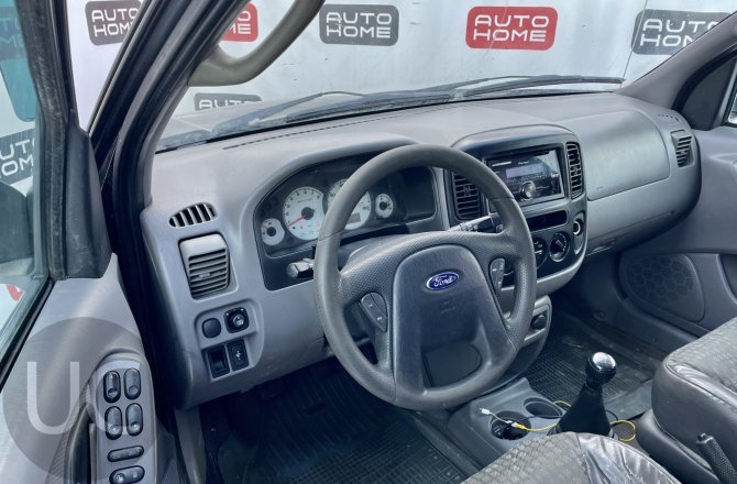 подержанный авто Ford Escape 2001 года