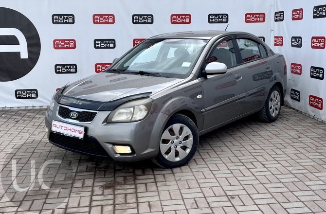 подержанный авто Kia Rio 2009 года
