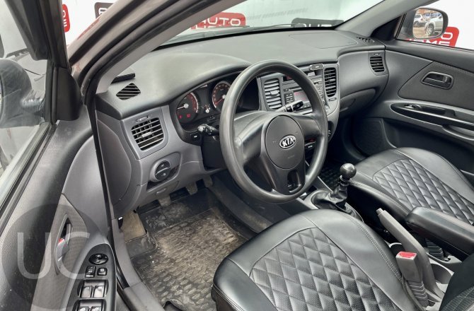 подержанный авто Kia Rio 2009 года