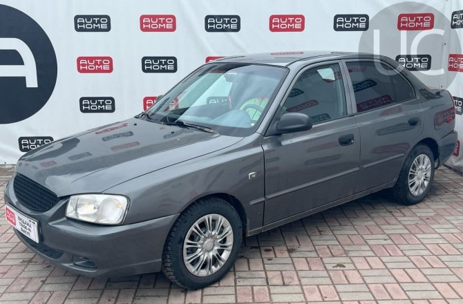 подержанный авто Hyundai Accent 2000 года