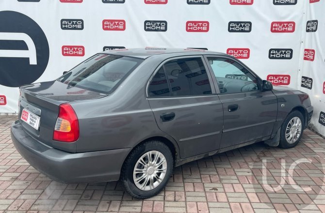 купить Hyundai Accent с пробегом, 2000 года