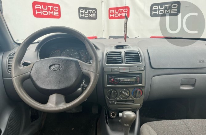подержанный авто Hyundai Accent 2000 года