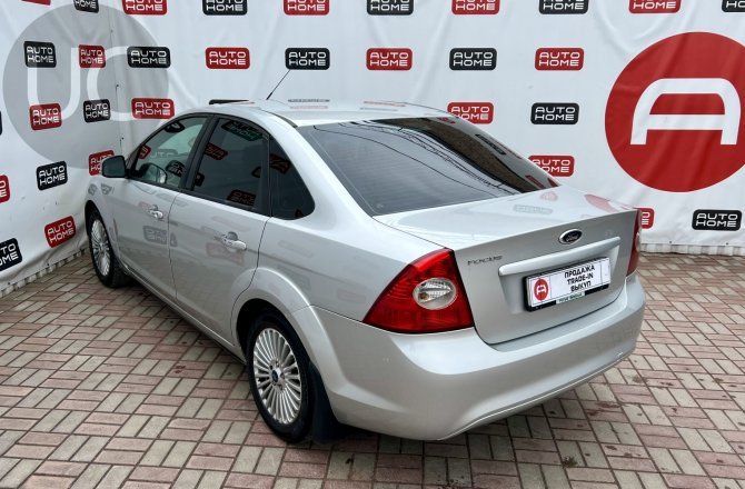 купить б/у автомобиль Ford Focus 2010 года
