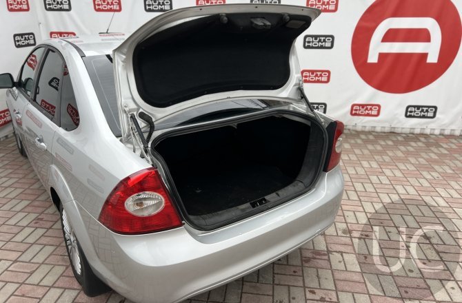 подержанный авто Ford Focus 2010 года