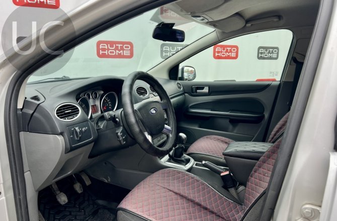 купить б/у автомобиль Ford Focus 2010 года