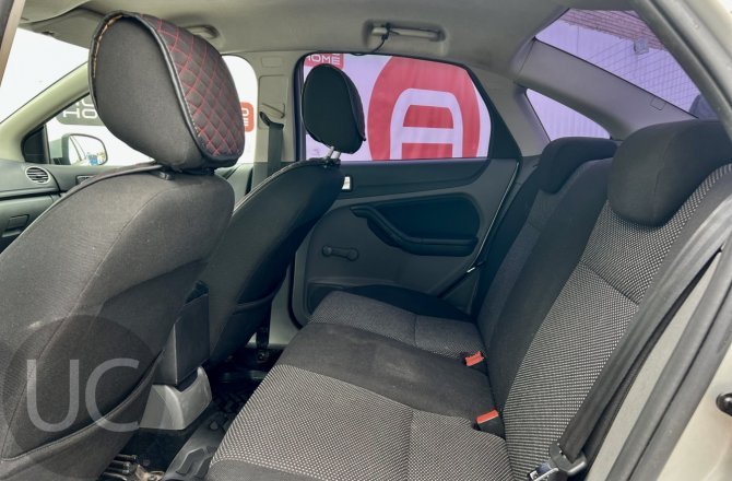 подержанный авто Ford Focus 2010 года