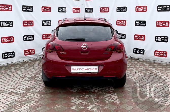 купить б/у автомобиль Opel Astra 2011 года