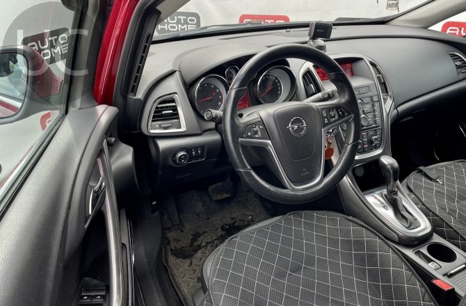 подержанный авто Opel Astra 2011 года