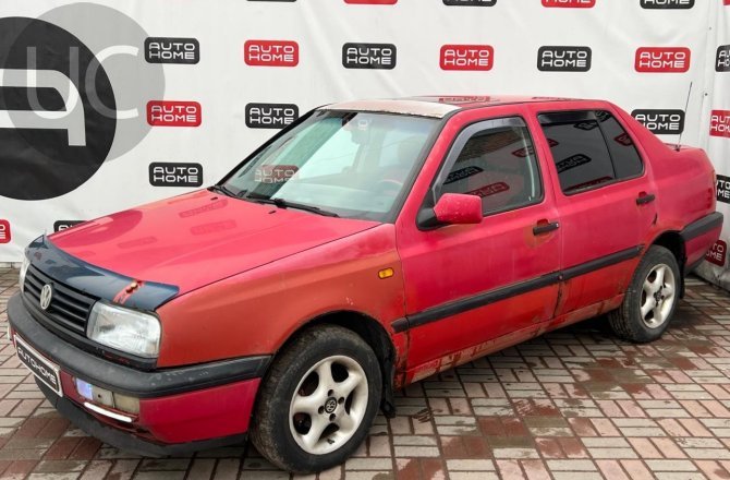 подержанный авто Volkswagen Vento 1992 года