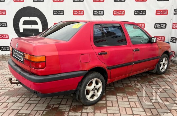 Volkswagen Vento 1992 года за 164 990 рублей