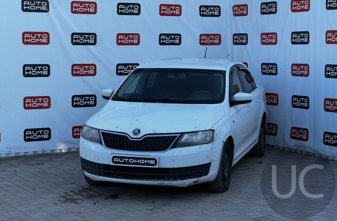 подержанный авто Skoda Rapid  2015 года
