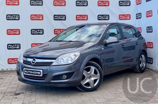 подержанный авто Opel Astra 2010 года